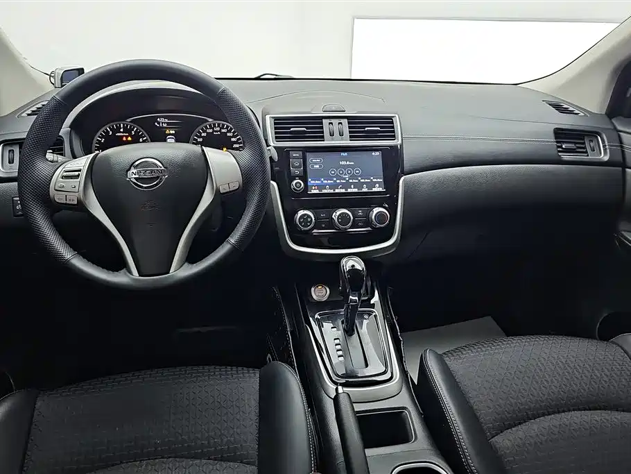 Nissan Tiida 2018 — фото 12