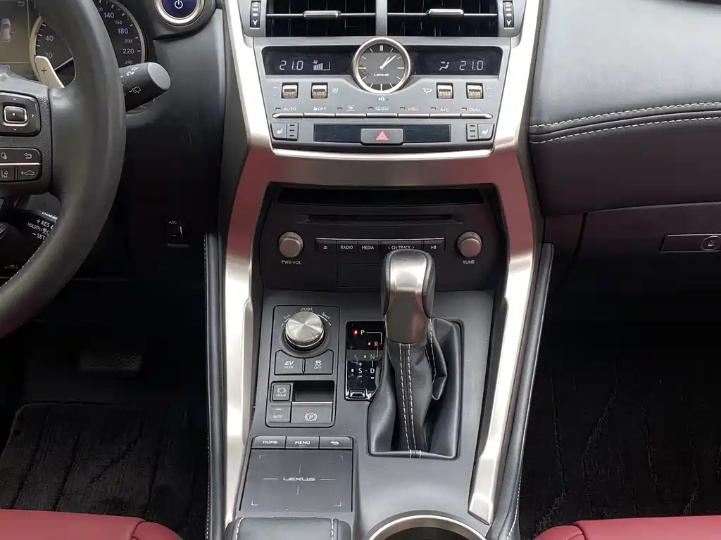 Lexus NX 2020 — фото 15