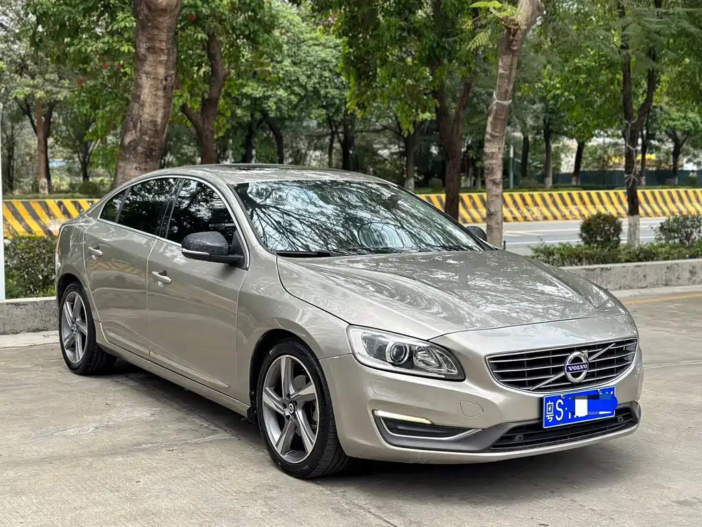 Volvo S60 2015 — фото 3