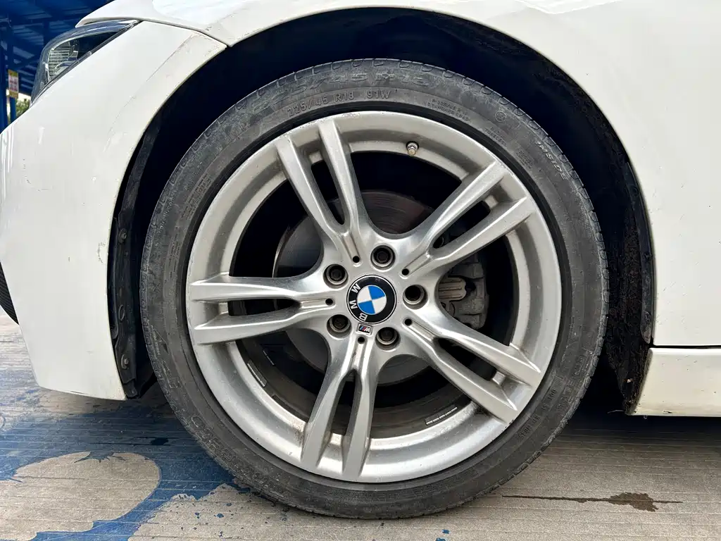 BMW 3 Series 2019 — фото 16