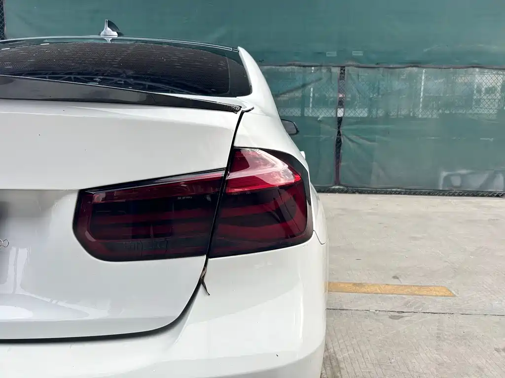BMW 3 Series 2019 — фото 11
