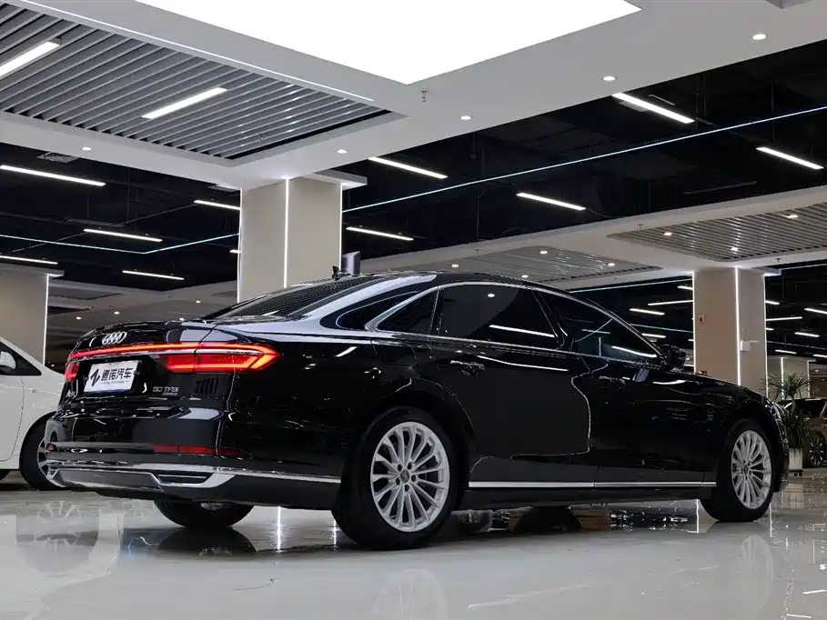 Audi A8 2020 — фото 15