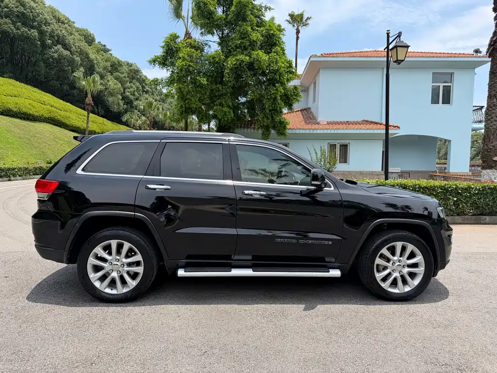 Jeep Grand Cherokee 2019 — фото 8