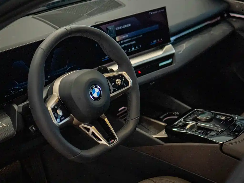 BMW 5 Series 2025 — фото 15