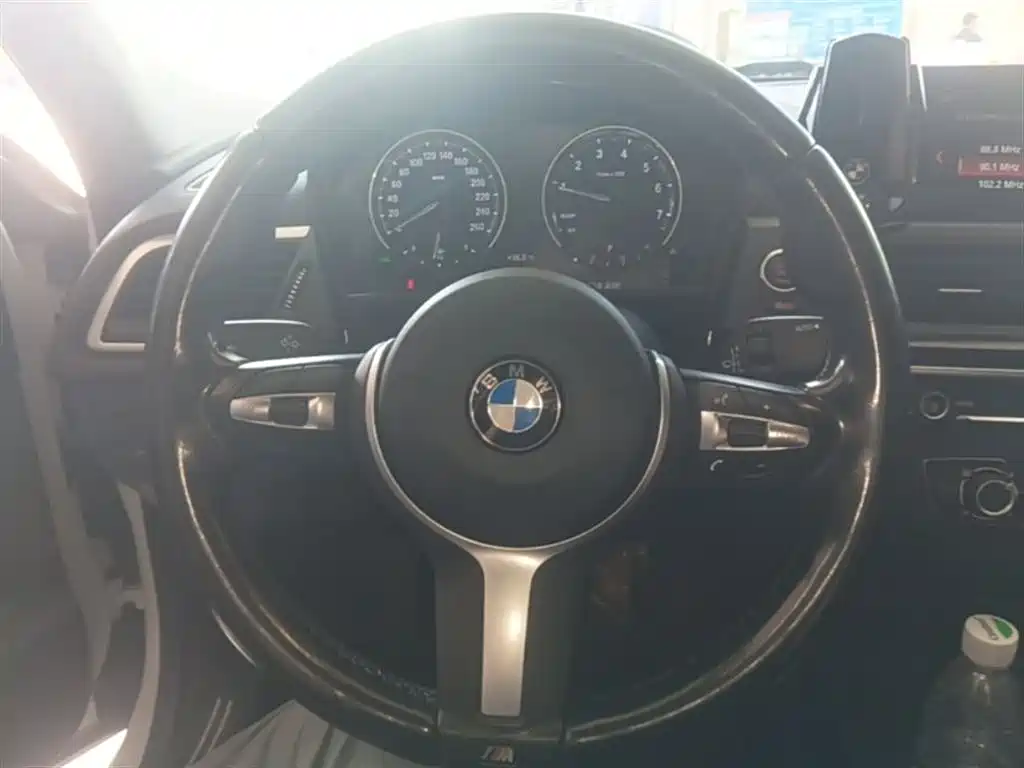 BMW 1 Series 2019 — фото 11