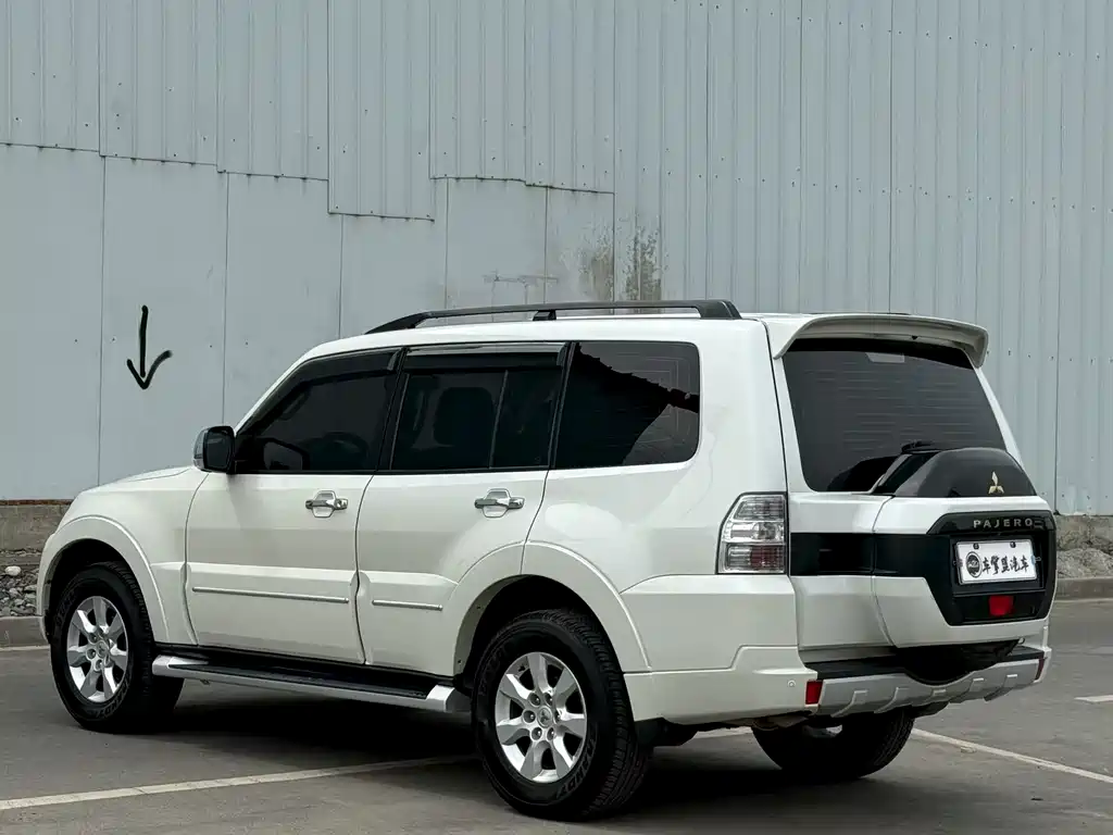 Mitsubishi Pajero 2020