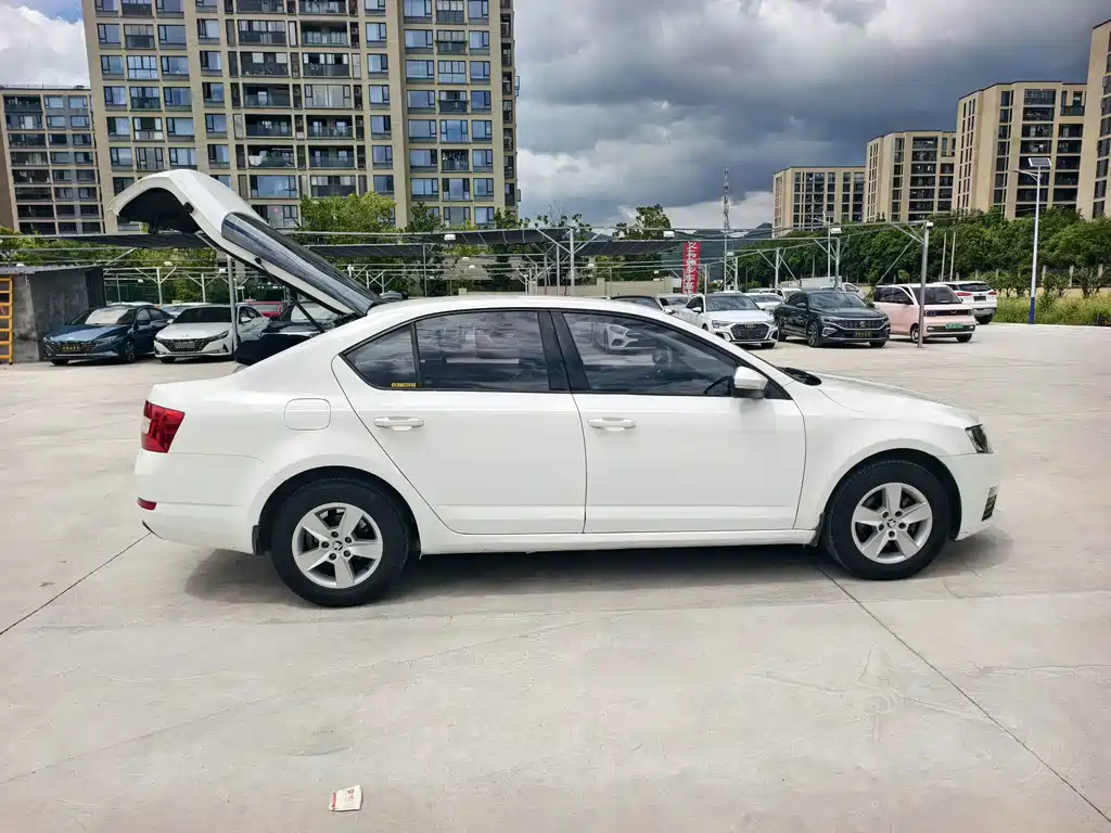 Skoda Octavia 2018 — фото 7
