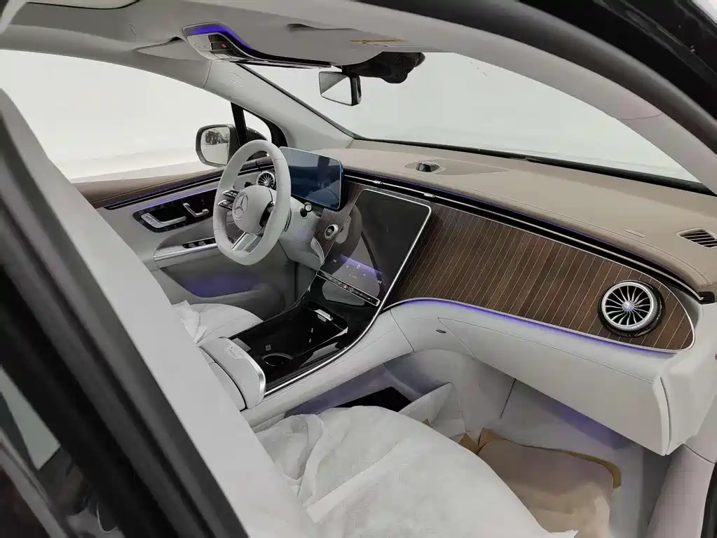 Mercedes-Benz EQE SUV 2025 — фото 13