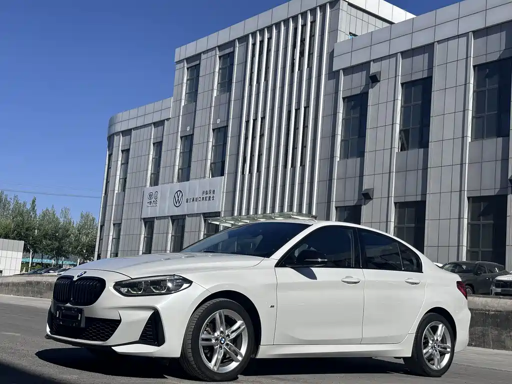 BMW 1 Series 2023 — фото 1