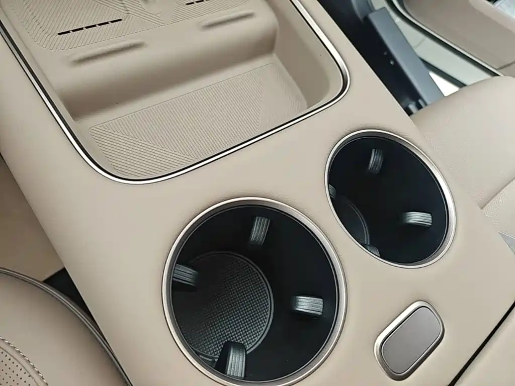 Li Auto i8 2025 — фото 9