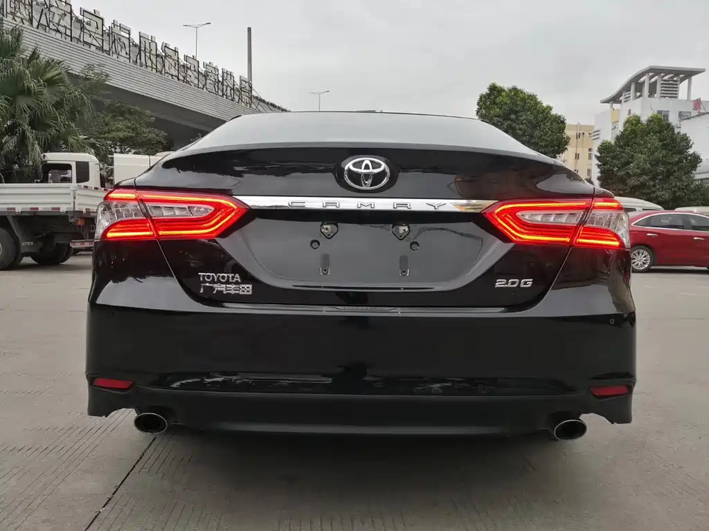 Toyota Camry 2018 — фото 8