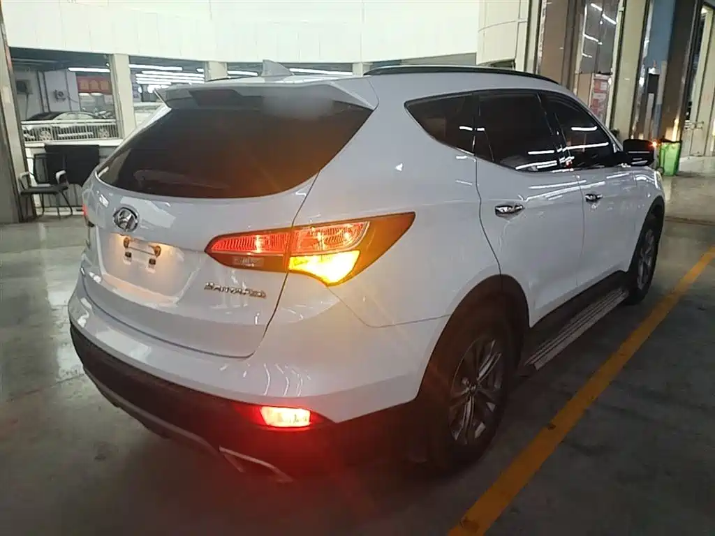 Hyundai Santa Fe 2015 — фото 7