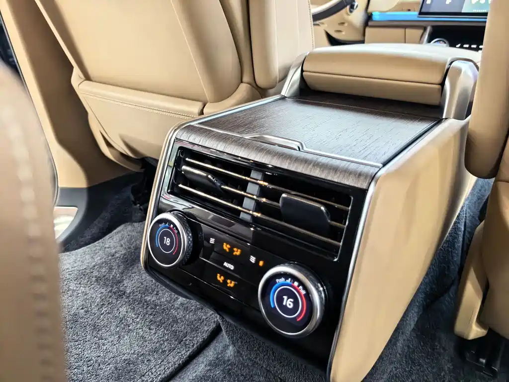 Land Rover Range Rover 2022 — фото 10