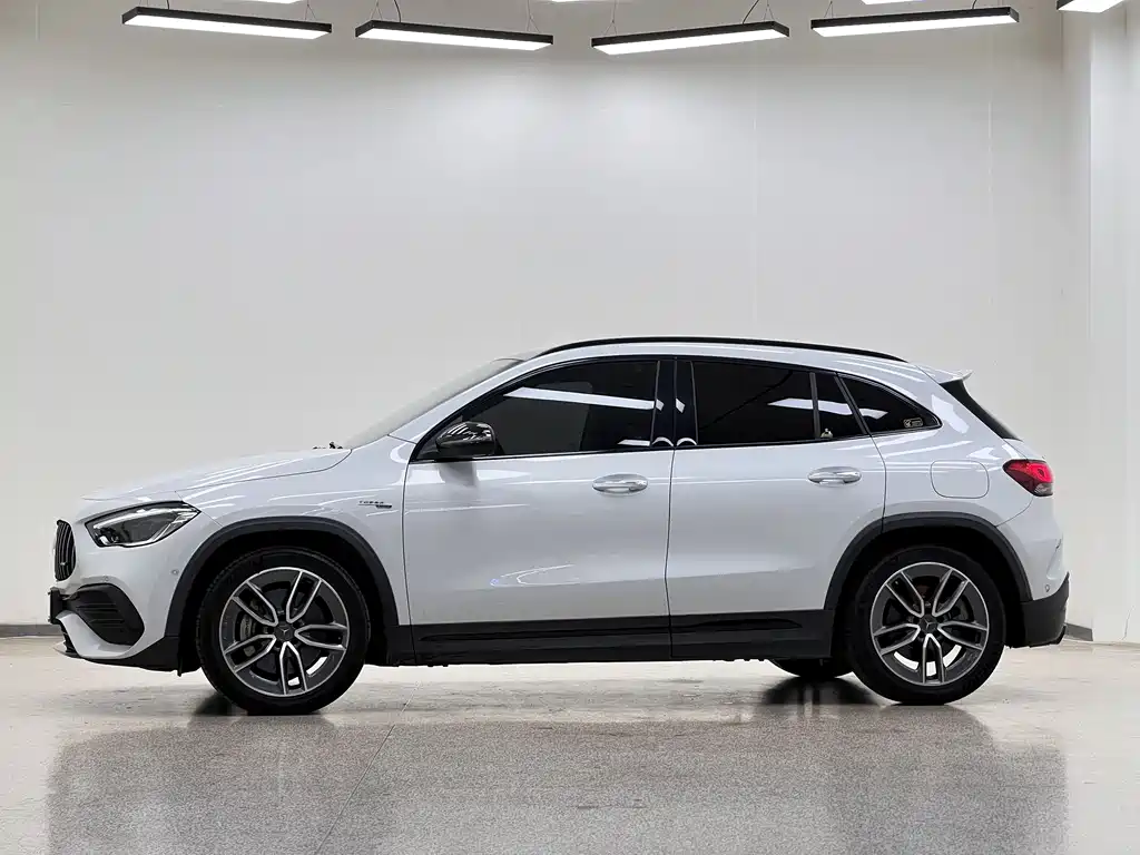 Mercedes-Benz GLA AMG 2021