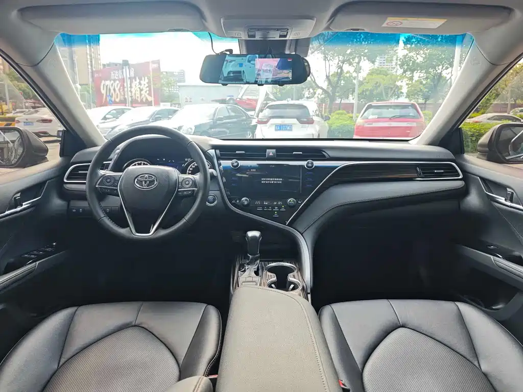 Toyota Camry 2020 — фото 15