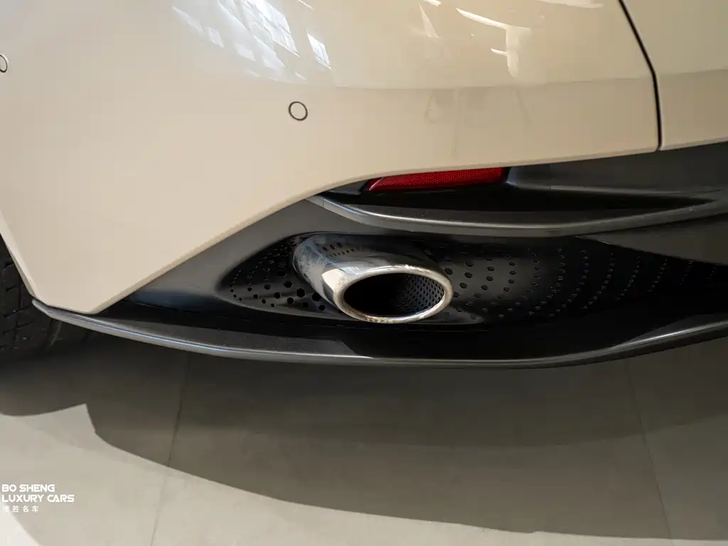 Aston Martin DB11 2018 — фото 19