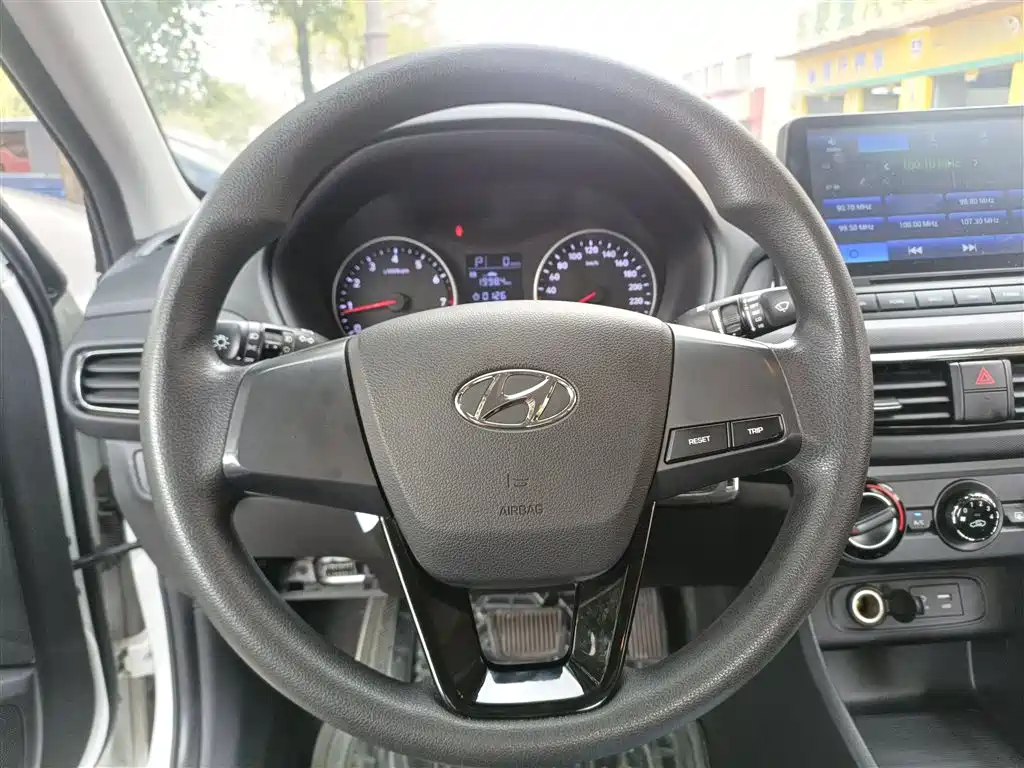 Hyundai Elantra 2019 — фото 8