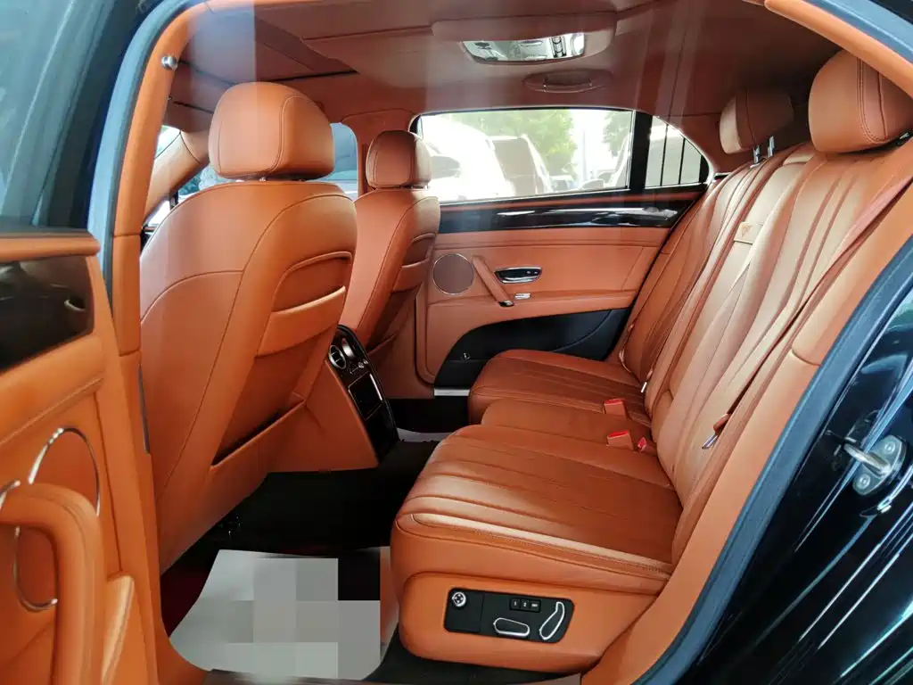 Bentley Flying Spur 2015 — фото 8