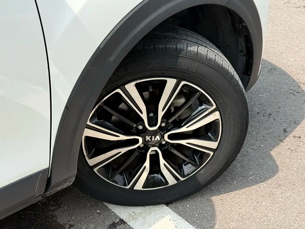 Kia KX1 2020