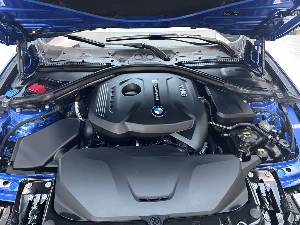 BMW 3 Series 2018 — фото 26