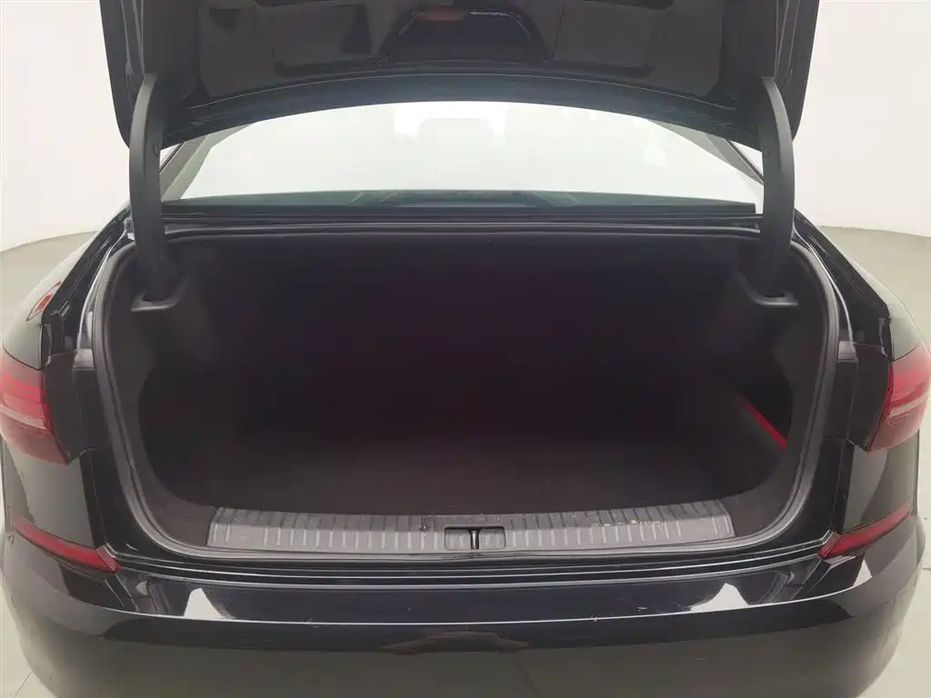 Volkswagen Passat 2019 — фото 16