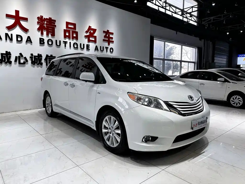 Toyota Sienna 2018 — фото 3