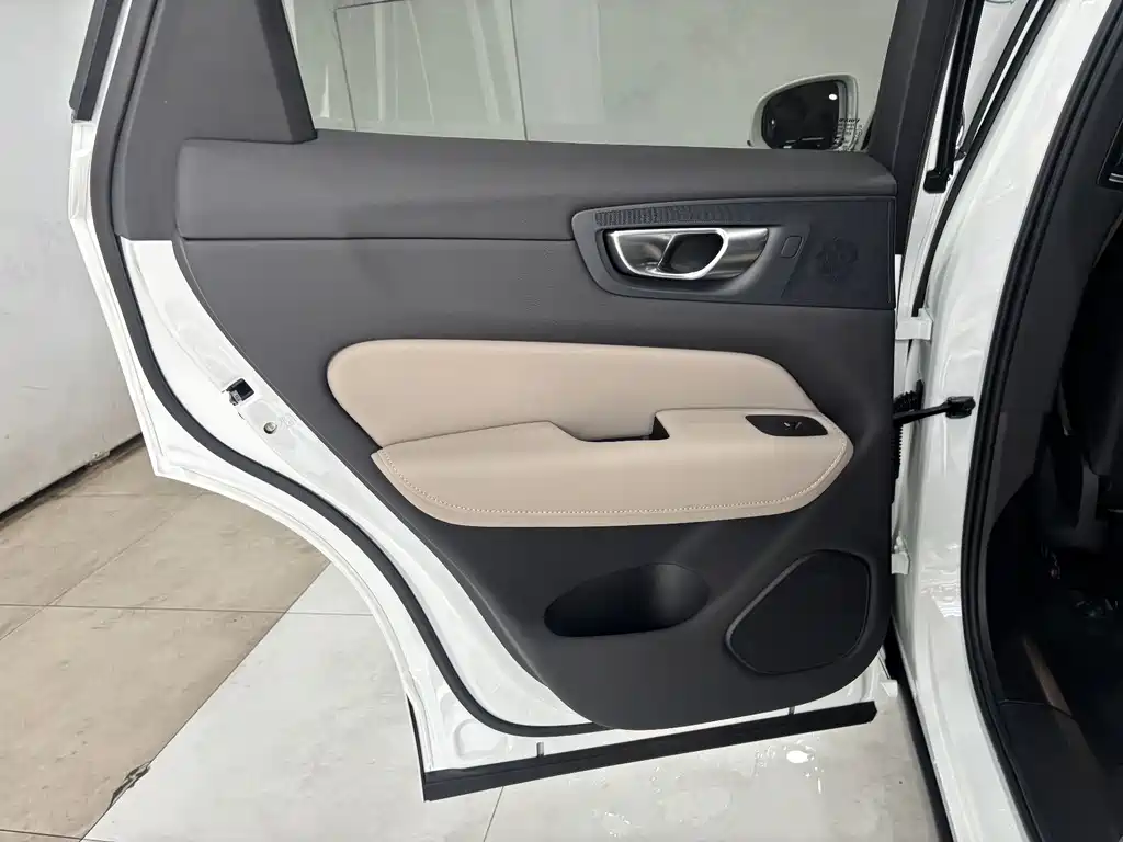 Volvo XC60 2025 — фото 19