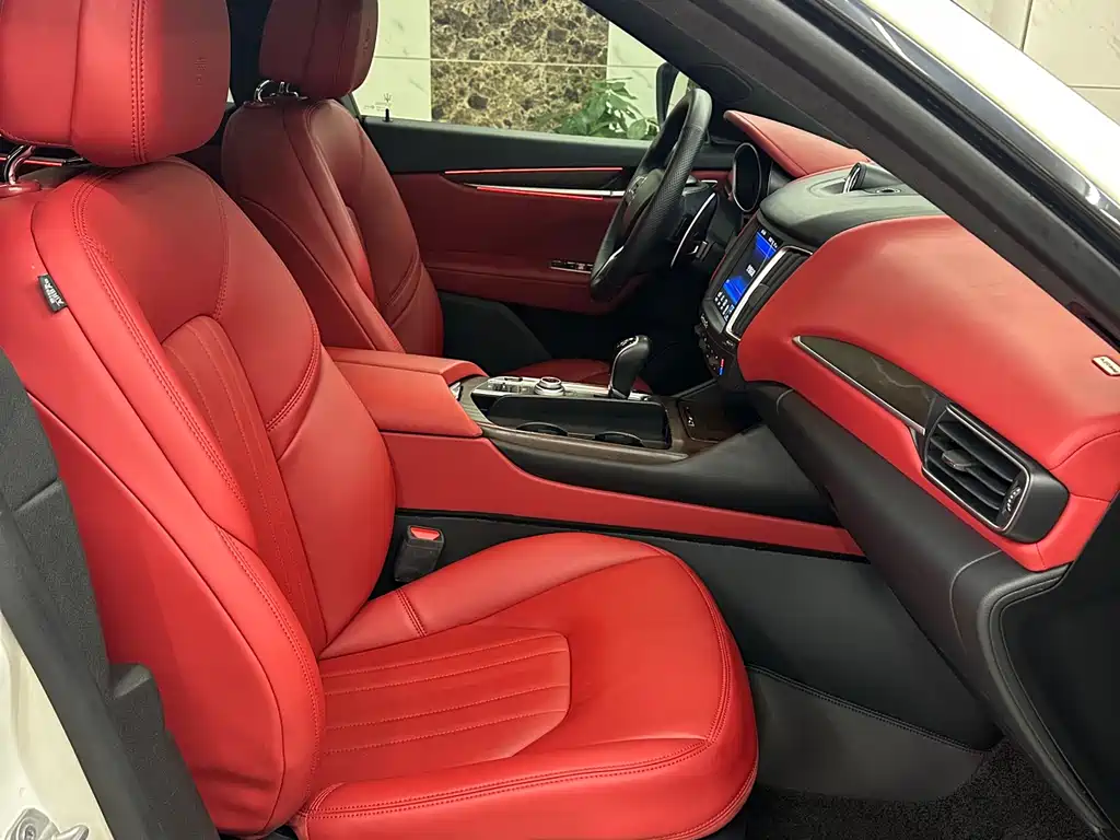 Maserati Levante 2018 — фото 12