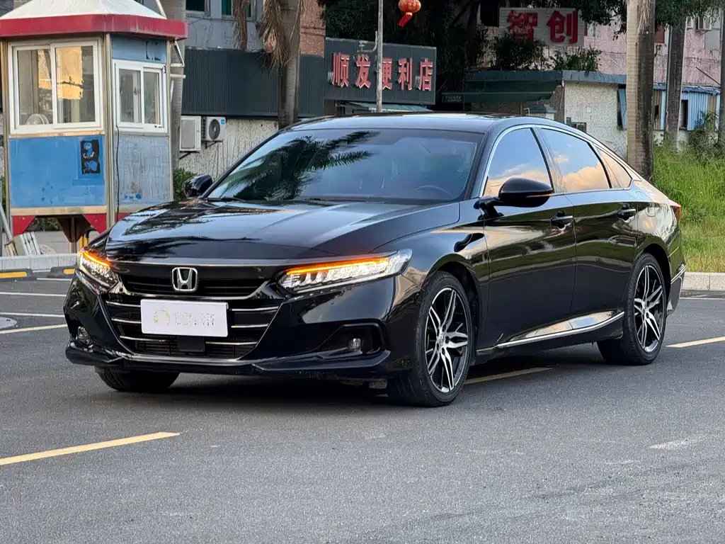 Honda Accord 2022 — фото 1