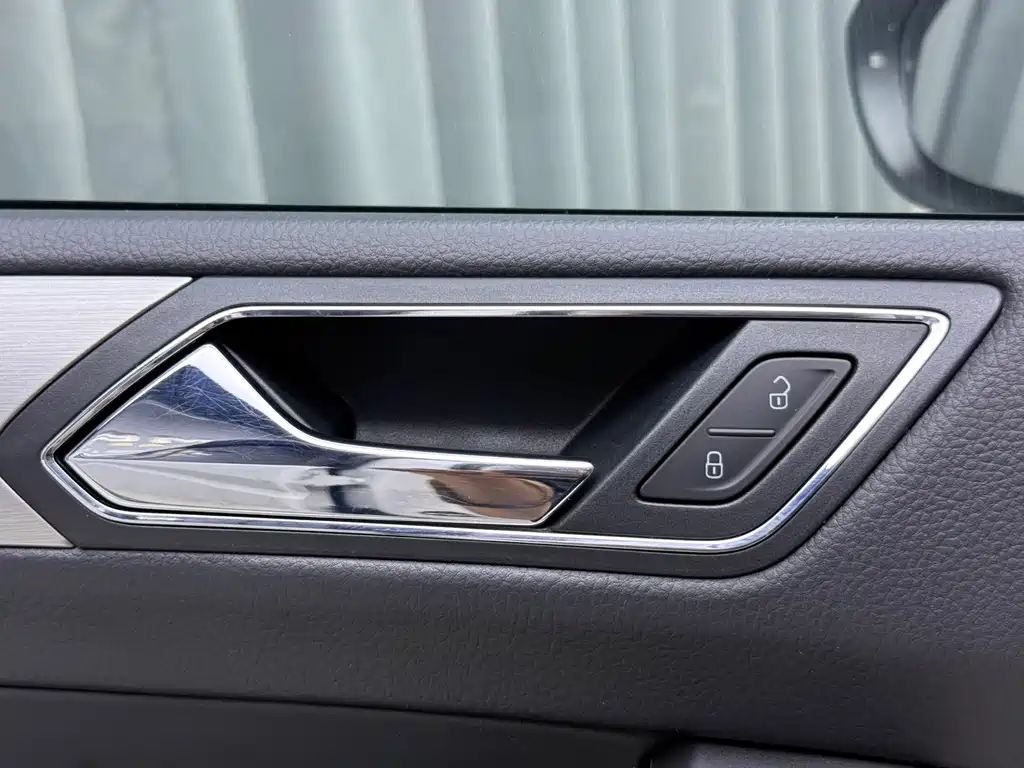 Volkswagen Touran 2023 — фото 13