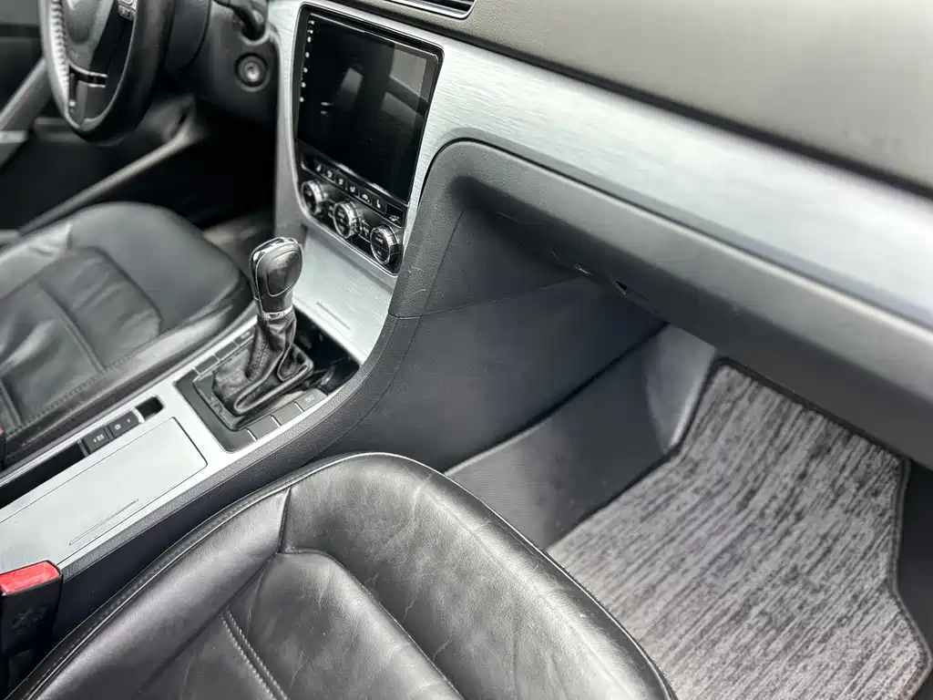 Volkswagen Passat 2015 — фото 30