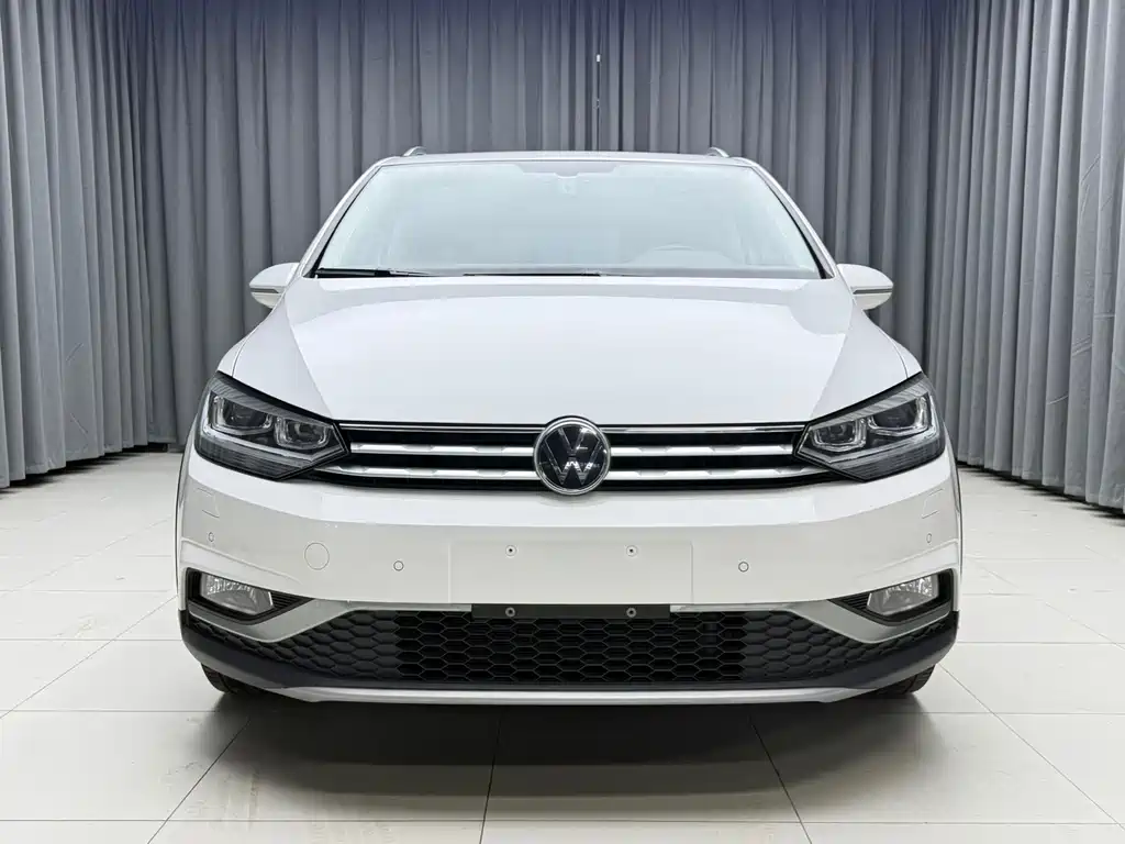Volkswagen Touran 2023 — фото 2