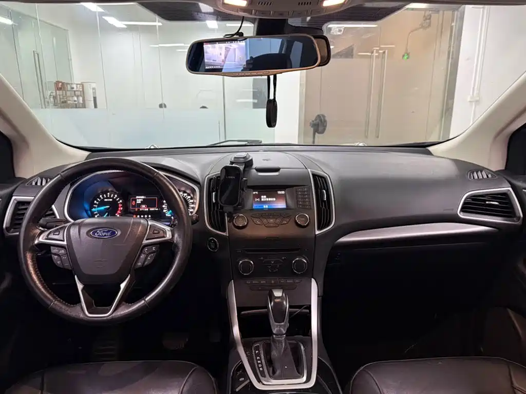 Ford Edge 2017 — фото 14