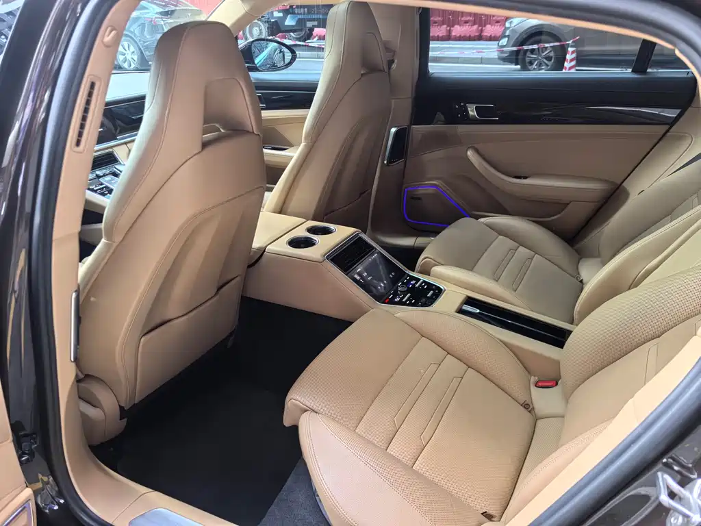 Porsche Panamera 2018 — фото 26