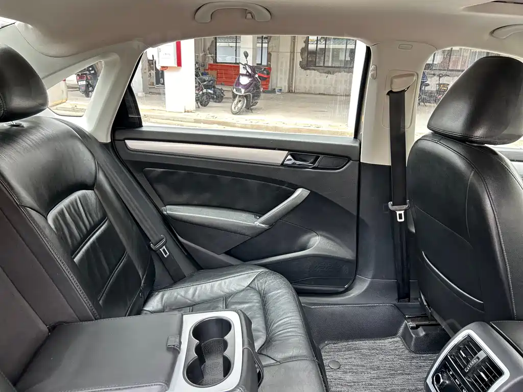 Volkswagen Passat 2015 — фото 23