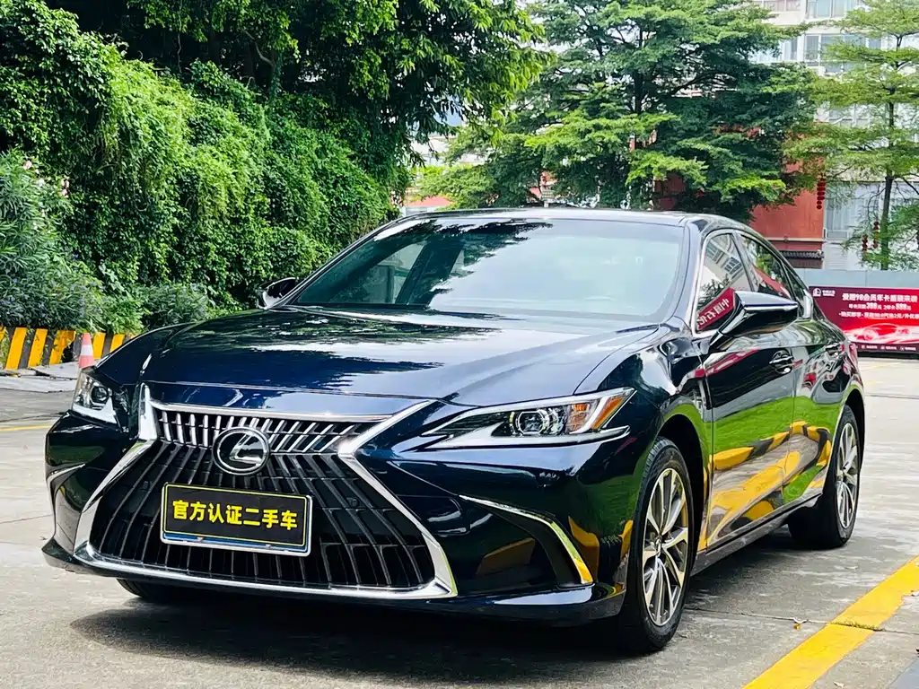 Lexus ES 2023 — фото 1