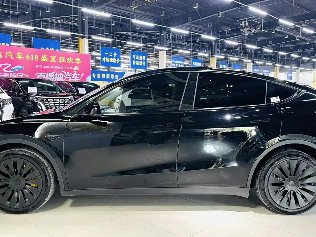 Tesla Model Y 2024