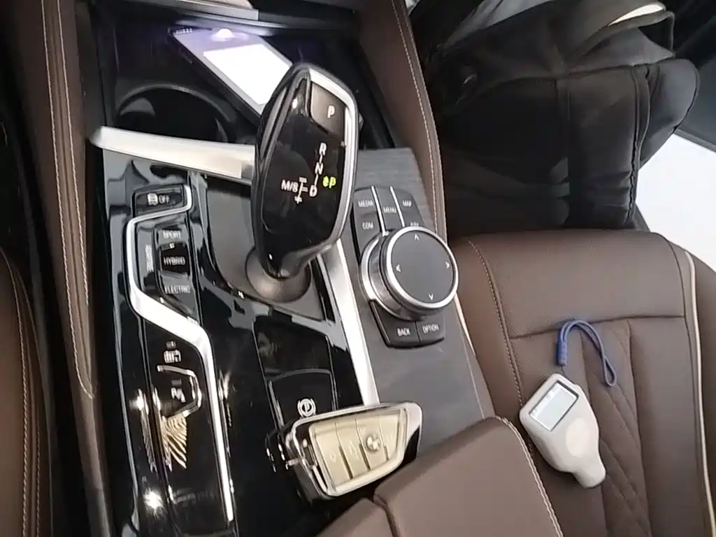BMW 5 Series New Energy 2021 — фото 14