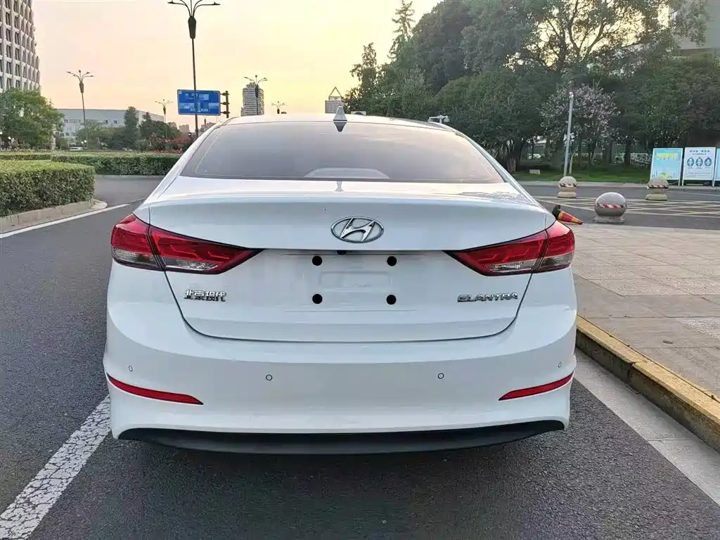 Hyundai Elantra 2020 — фото 9