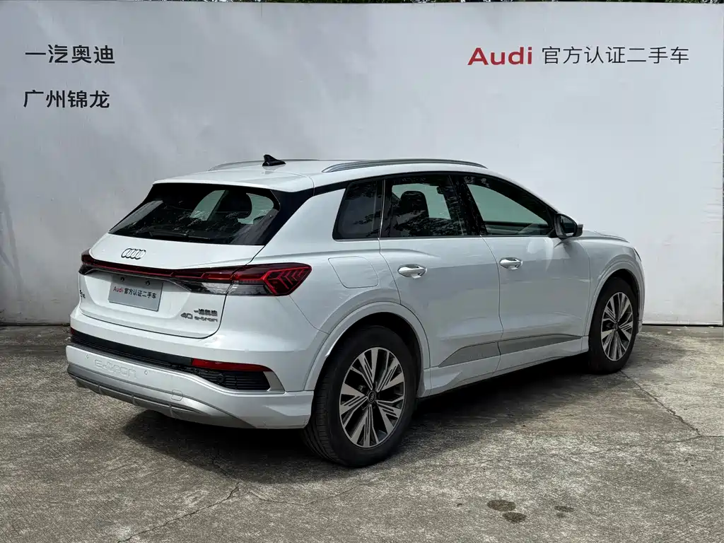 Audi Q4 e-tron 2025 — фото 4