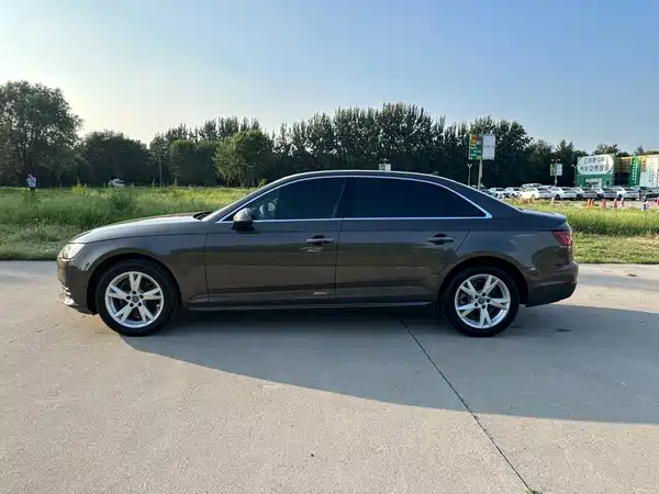 Audi A4L 2018