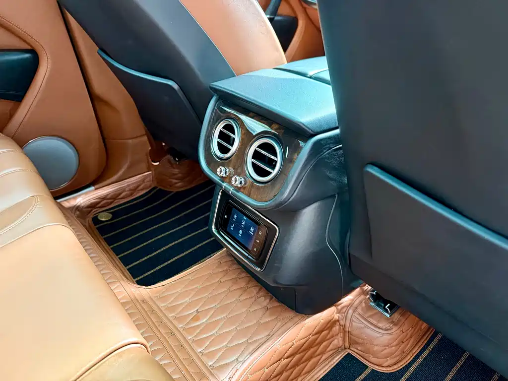Bentley Bentayga 2019 — фото 9