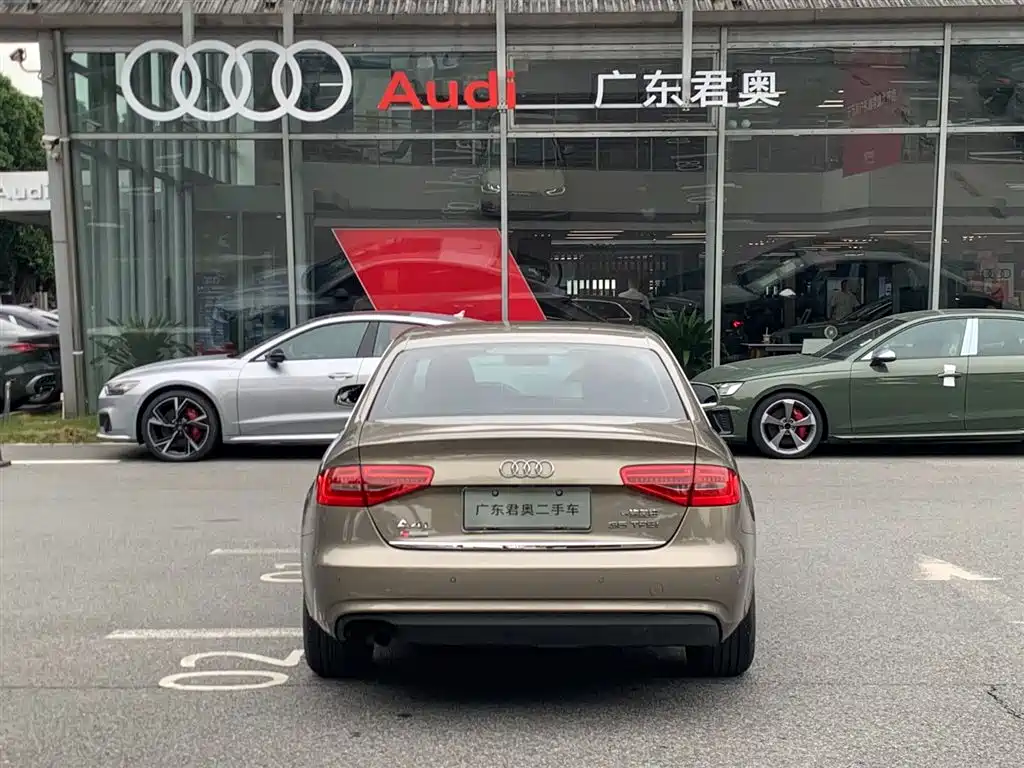 Audi A4L 2014
