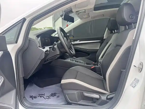 Volkswagen Golf 2021