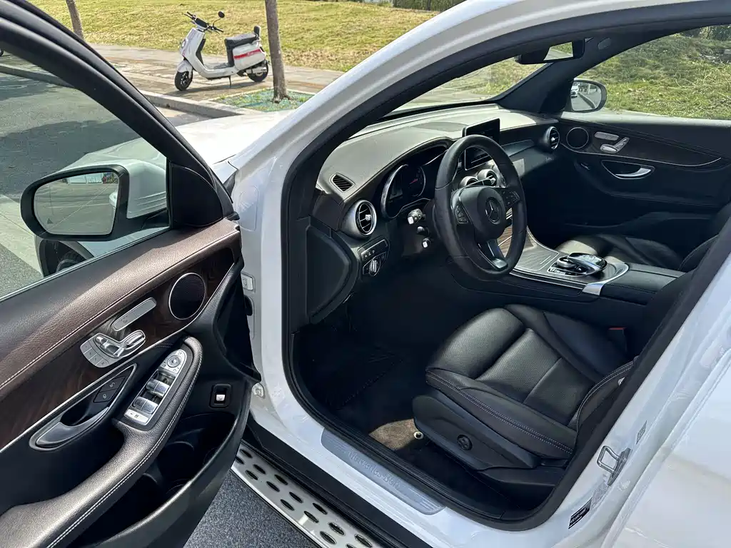 Mercedes-Benz GLC 2018 — фото 13