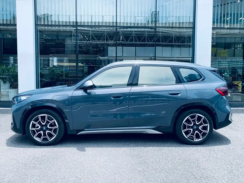 BMW iX1 2023