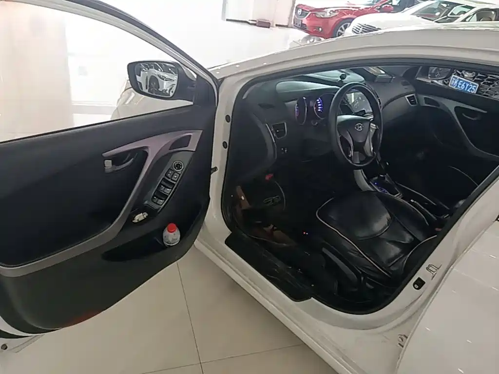 Hyundai Elantra Langdong 2017 — фото 16