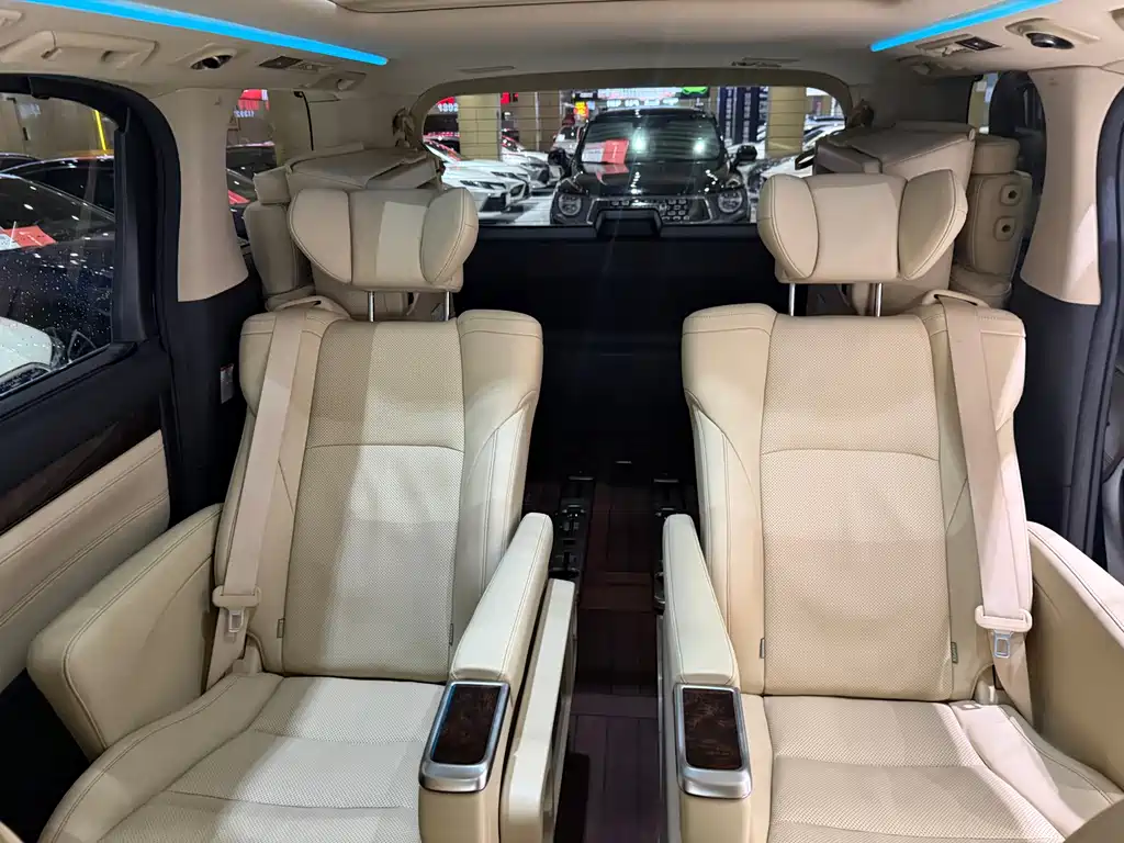 Toyota Alphard 2021 — фото 23