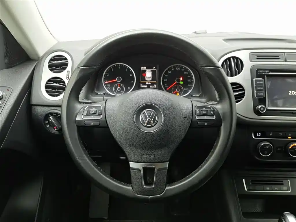 Volkswagen Tiguan 2015 — фото 11