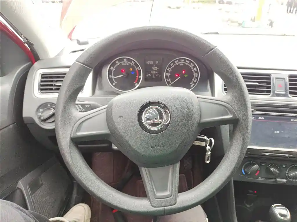 Skoda Rapid Spaceback 2015 — фото 7
